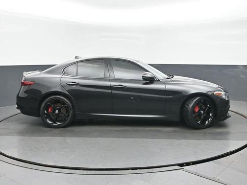 Vulcano Black Metallic 2021 Alfa Romeo Giulia Ti