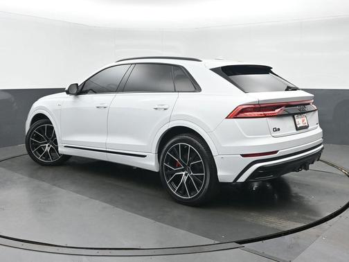 Glacier White Metallic 2023 Audi Q8 55 Prestige