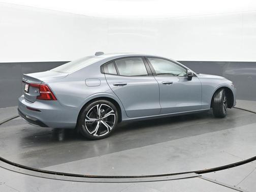 Gray 2024 Volvo S60 B5 Core Dark Theme