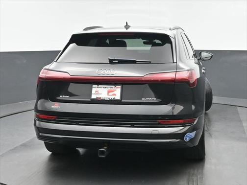 2021 Audi e-tron Prestige