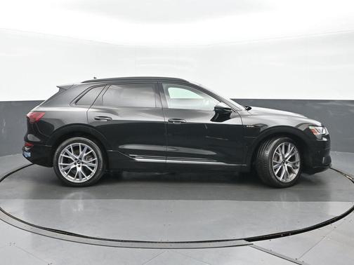 2021 Audi e-tron Prestige