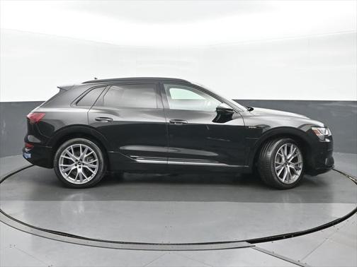 2021 Audi e-tron Prestige