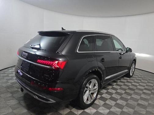 2023 Audi Q7 55 Premium Plus