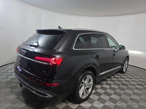 2023 Audi Q7 55 Premium Plus