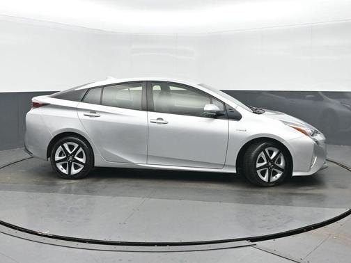 2016 Toyota Prius Three Touring