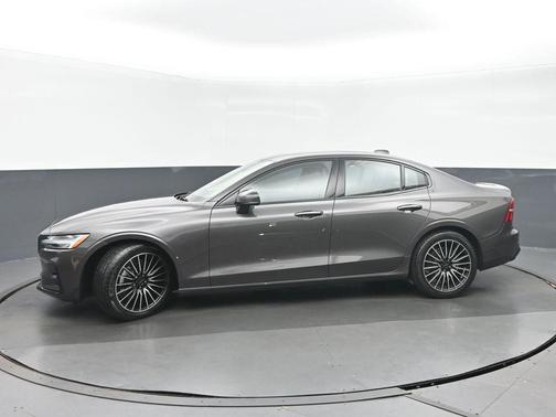 Platinum Grey Metallic 2024 Volvo S60 B5 Plus Dark Theme