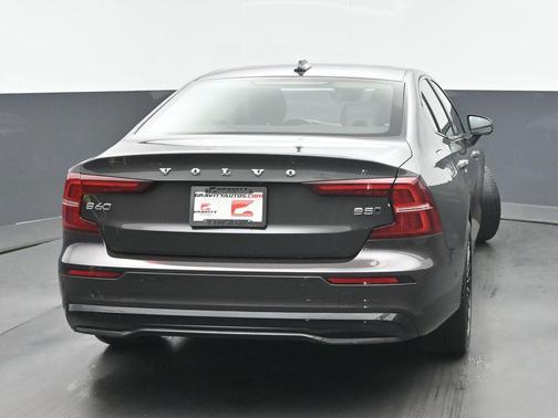 Platinum Grey Metallic 2024 Volvo S60 B5 Plus Dark Theme