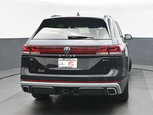 Deep Black Pearl 2024 Volkswagen Atlas 2.0T SE w/Technology 4MOTION