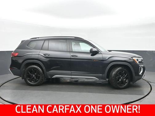 Deep Black Pearl 2024 Volkswagen Atlas 2.0T SE w/Technology 4MOTION