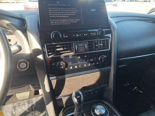 2022 INFINITI QX80 Luxe