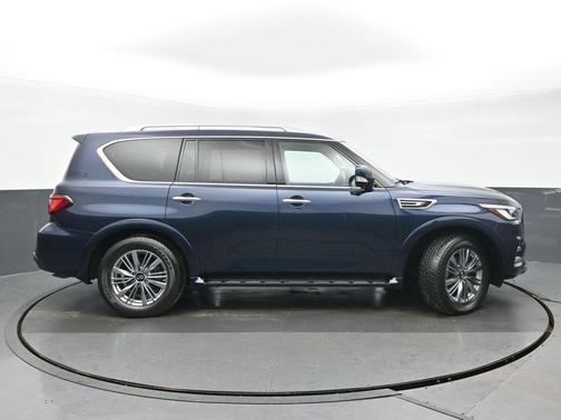 2022 INFINITI QX80 Luxe