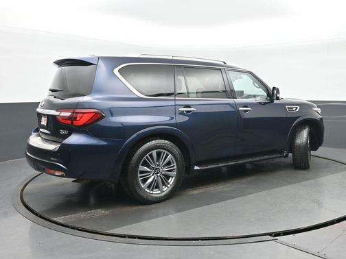 2022 INFINITI QX80 Luxe