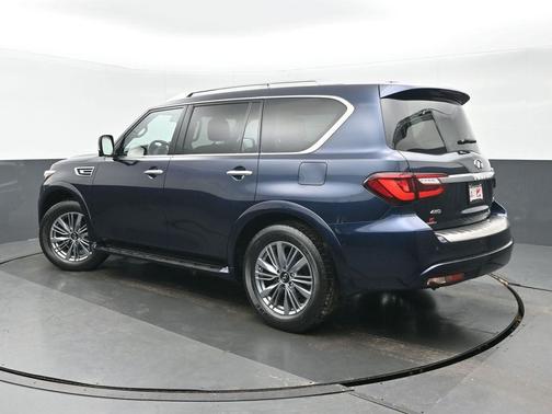 2022 INFINITI QX80 Luxe