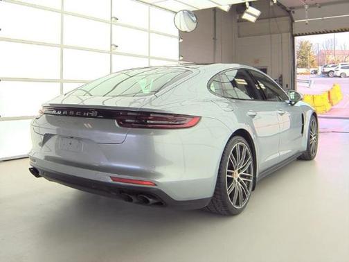 2018 Porsche Panamera 4S