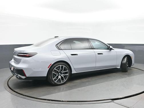 2023 BMW 760 i xDrive