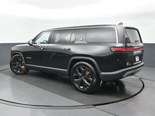 2023 Rivian R1S Adventure