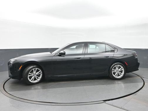 Black Sapphire Metallic 2024 BMW i7 xDrive60
