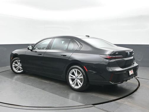 Black Sapphire Metallic 2024 BMW i7 xDrive60