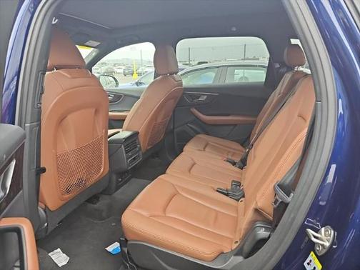 2022 Audi Q7 45 Premium Plus