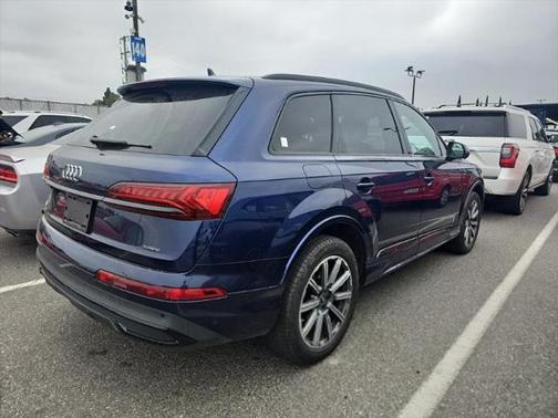2022 Audi Q7 45 Premium Plus