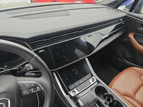 2022 Audi Q7 45 Premium Plus