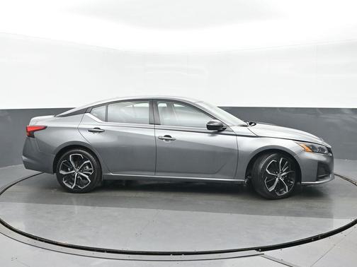 2023 Nissan Altima SR Intelligent AWD