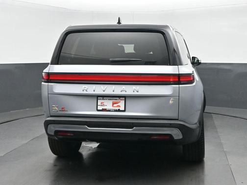 2023 Rivian R1S Adventure