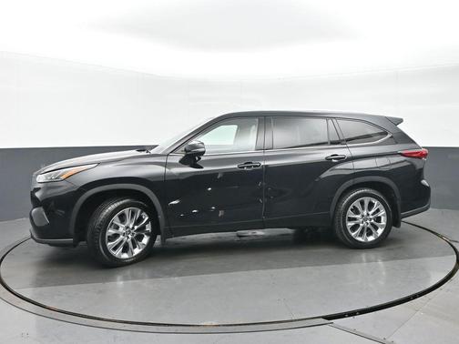 Midnight Black Metallic 2022 Toyota Highlander Limited