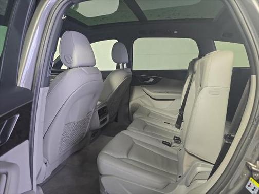 2022 Audi Q7 45 Premium Plus