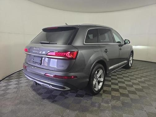 2022 Audi Q7 45 Premium Plus