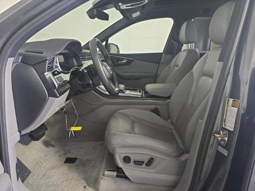 2022 Audi Q7 45 Premium Plus