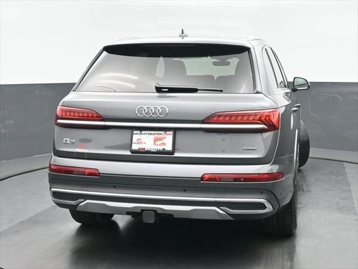 2022 Audi Q7 45 Premium Plus