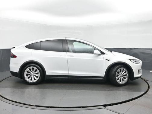 Pearl White Multi-Coat 2018 Tesla Model X 100D