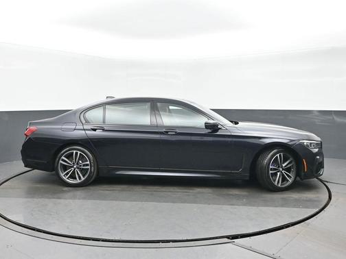 2022 BMW 740 i xDrive