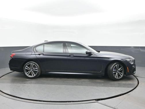 2022 BMW 740 i xDrive