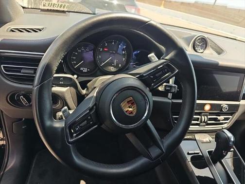 2022 Porsche Macan Base