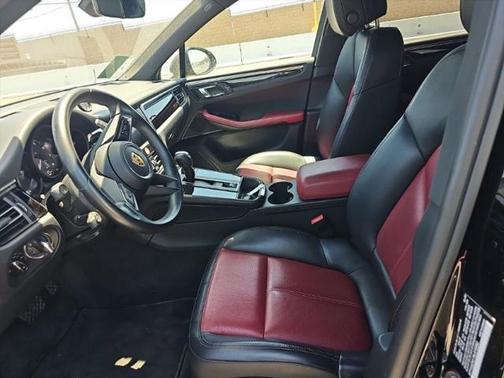 2022 Porsche Macan Base