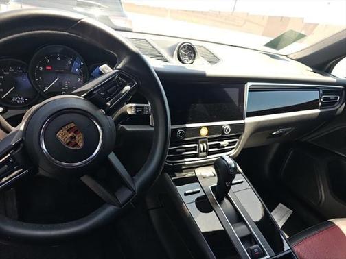 2022 Porsche Macan Base