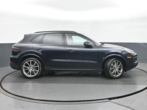 Moonlight Blue Metallic 2022 Porsche Cayenne Platinum Edition