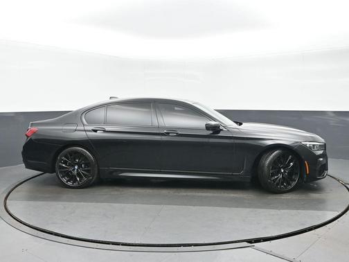 2022 BMW 750 i xDrive