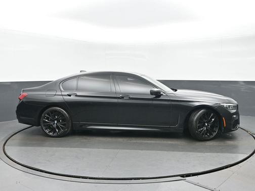 2022 BMW 750 i xDrive