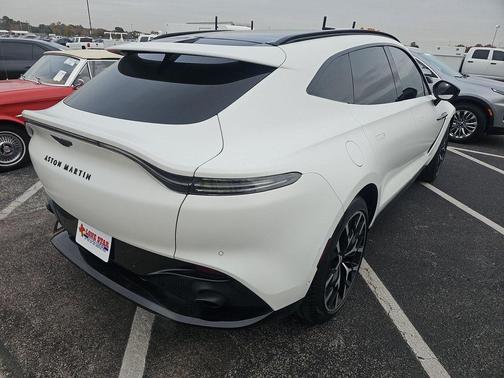 2022 Aston Martin DBX Base