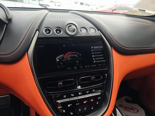 2022 Aston Martin DBX Base