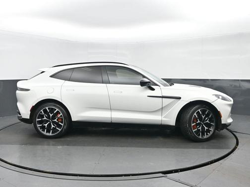 2022 Aston Martin DBX Base