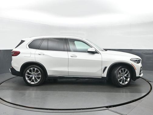 Mineral White Metallic 2019 BMW X5 xDrive40i