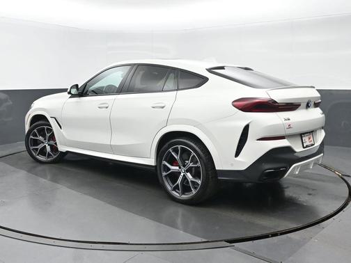 2022 BMW X6 M50i