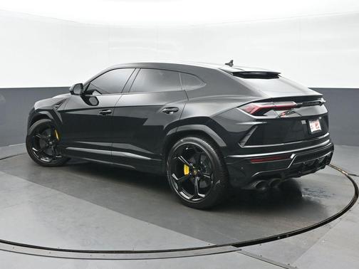 Nero Helene Metallic 2021 Lamborghini Urus Graphite Capsule