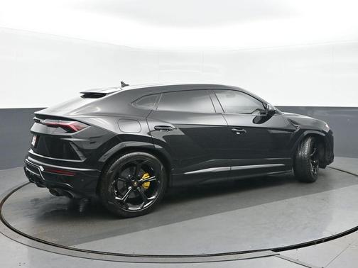 Nero Helene Metallic 2021 Lamborghini Urus Graphite Capsule