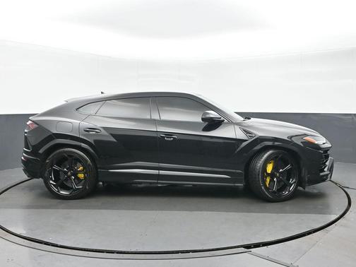 Nero Helene Metallic 2021 Lamborghini Urus Graphite Capsule