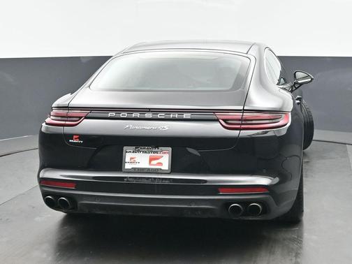 2018 Porsche Panamera 4S